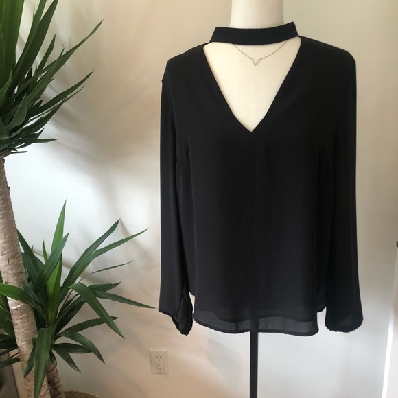 DYNAMITE BLACK COLLARED BLOUSE - Picture 1 of 5